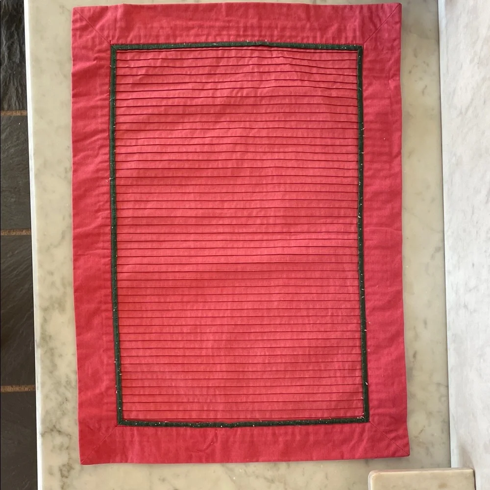 VINTAGE Red and Green Table Placemats (4)